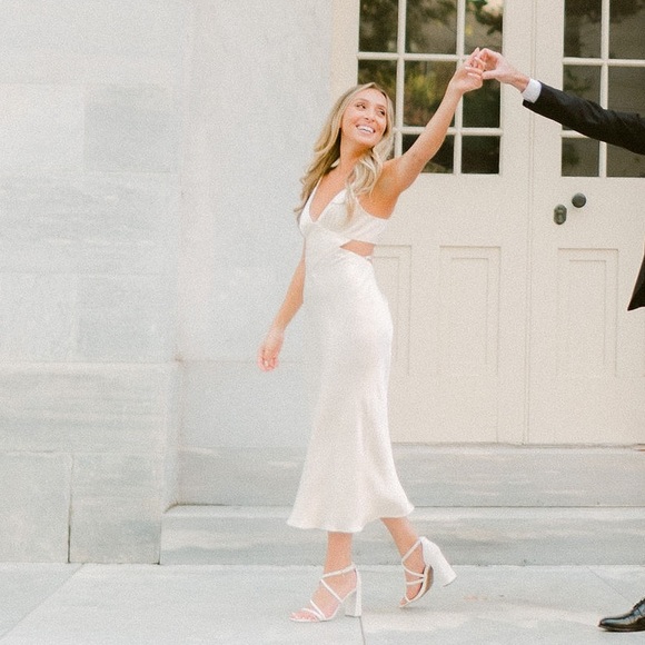 Revolve La Lune backless midi dress Shana Joy - Picture 4 of 8